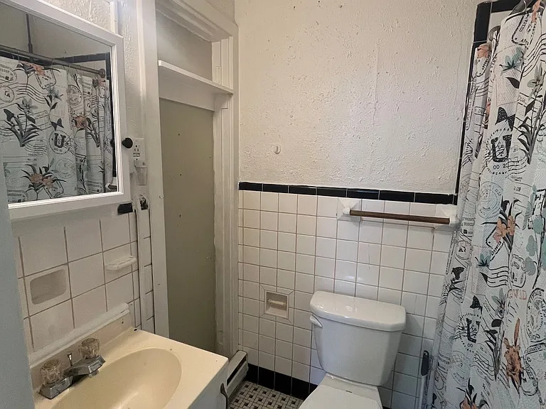 134 College Ave #R — Photo 9