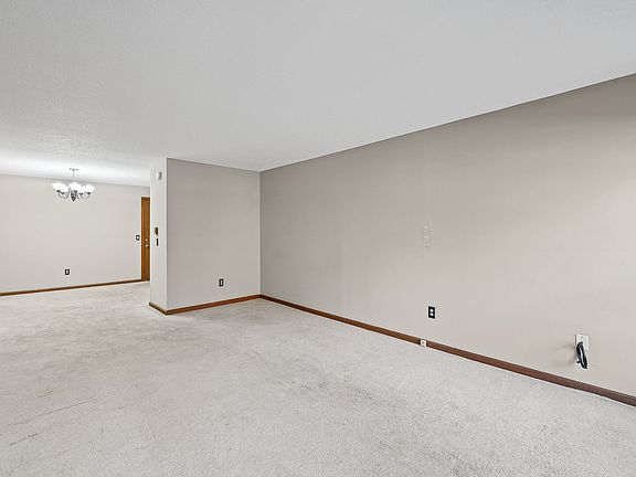 4th image of 34A Padanaram Rd #307