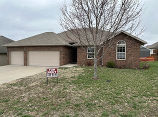 1761 N Chandler Rd, Springfield, MO 65802