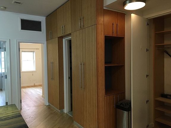 2nd image of 261 Nassau Ave APT 1