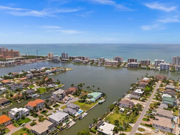 371 Bayside AVE, NAPLES, FL 34108