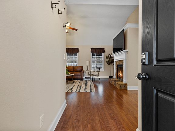 5th image of 254 Sweet Birch Dr