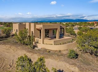 4 Valverde Ln, Santa Fe, NM 87506