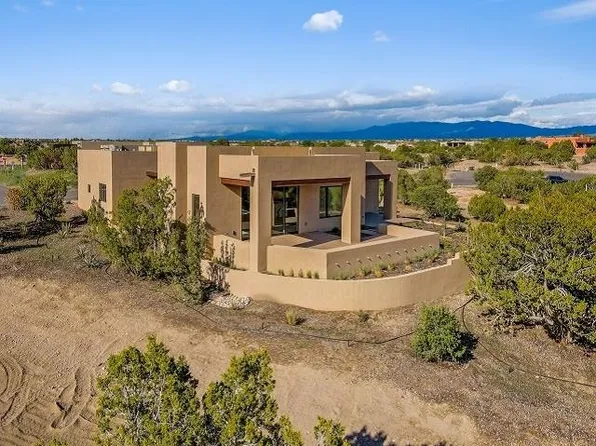 4 Valverde Ln, Santa Fe, NM 87506