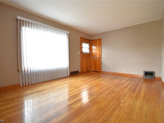 5th image of 1725 Clemmens Ave NW