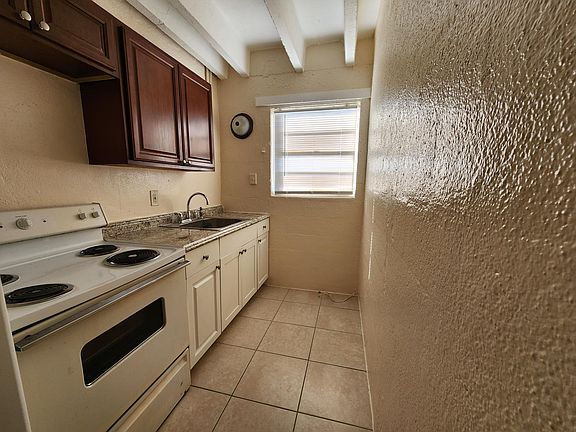 2nd image of 512 19th St APT 2