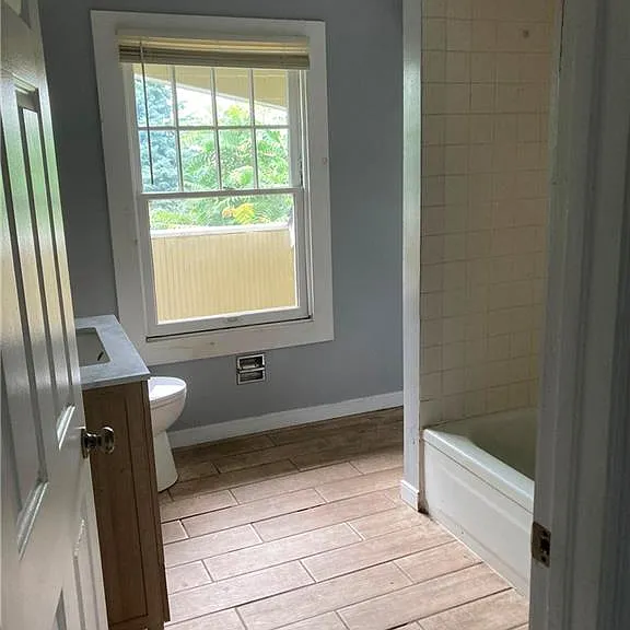 1001 E Stewart St — Photo 3