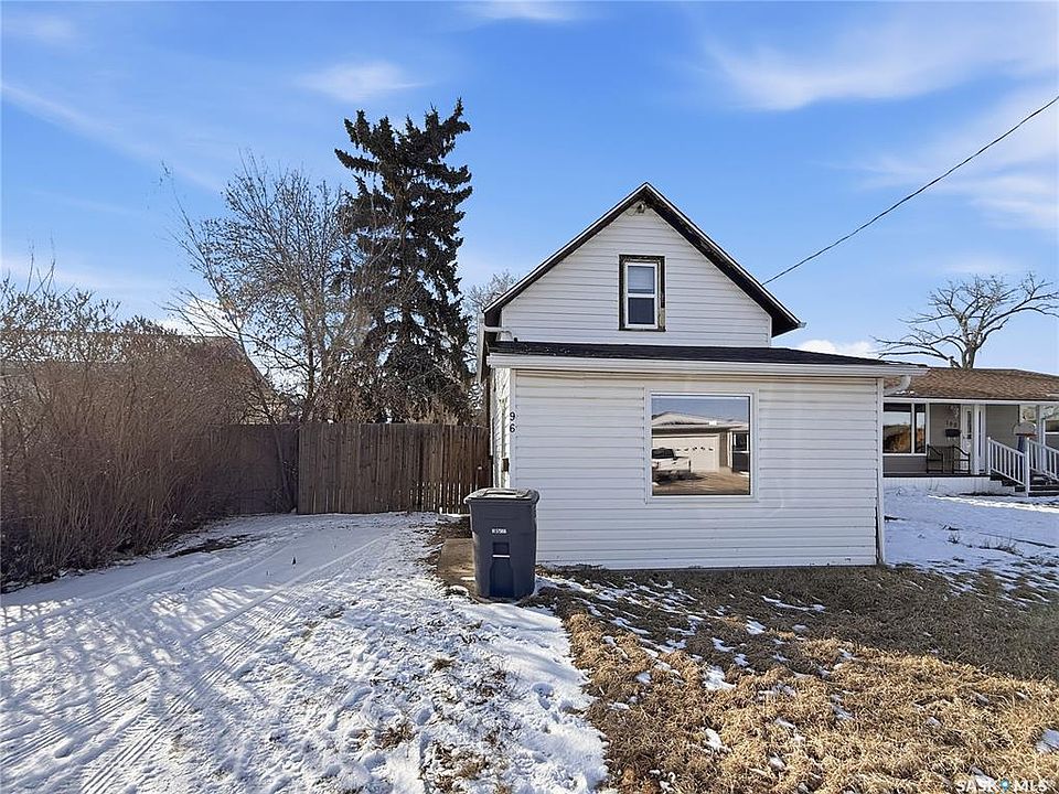 1st image of 96 10th AVENUE NE