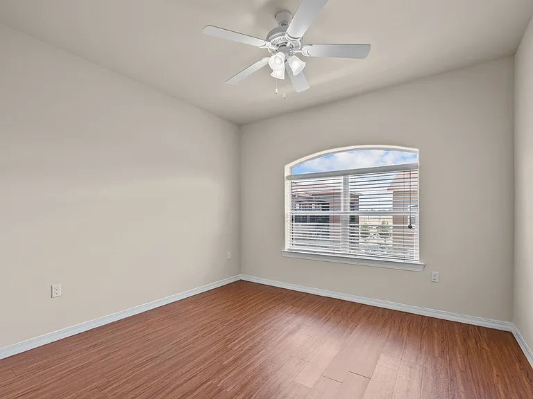 Las Torres Apartments — Photo 10