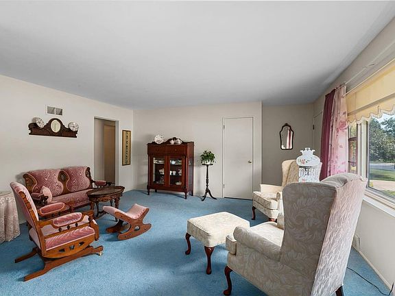 2nd image of 6001 Holyoke Dr