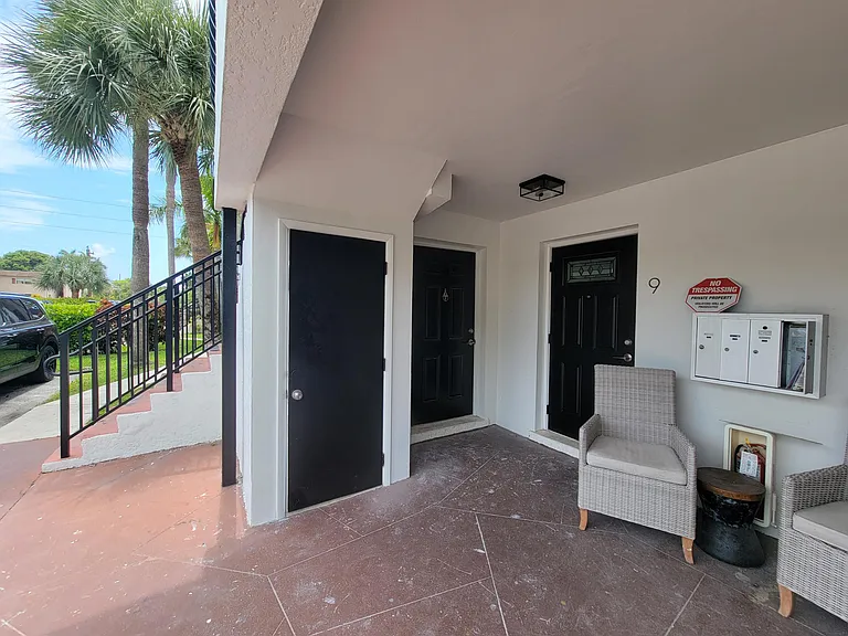 240 SW 7th St #9 — Photo 20