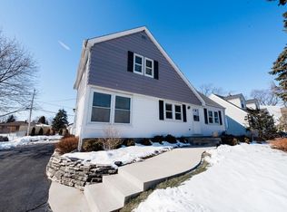 4365 S 45th St, Greenfield, WI 53220