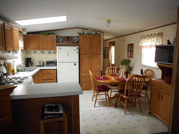 2nd image of 4 Orchid Ln