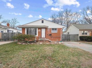 21609 Downing St, Saint Clair Shores, MI 48080