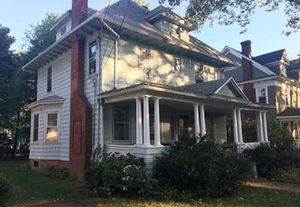 2nd image of 209 W Rock Ave