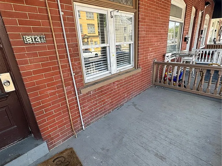 814-814.5 Washington St — Photo 2