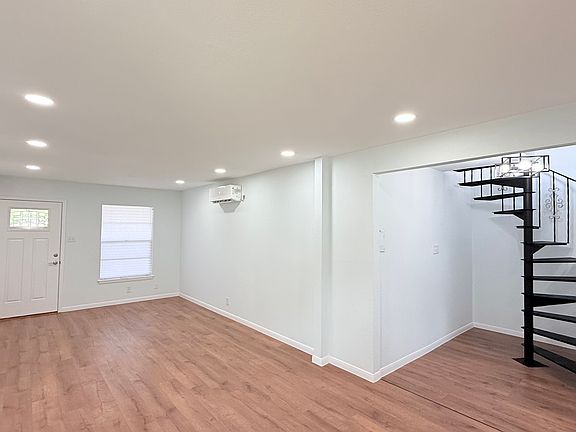 5th image of 1439 PETERSON AVE