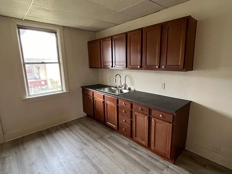 135 Jane St — Photo 2