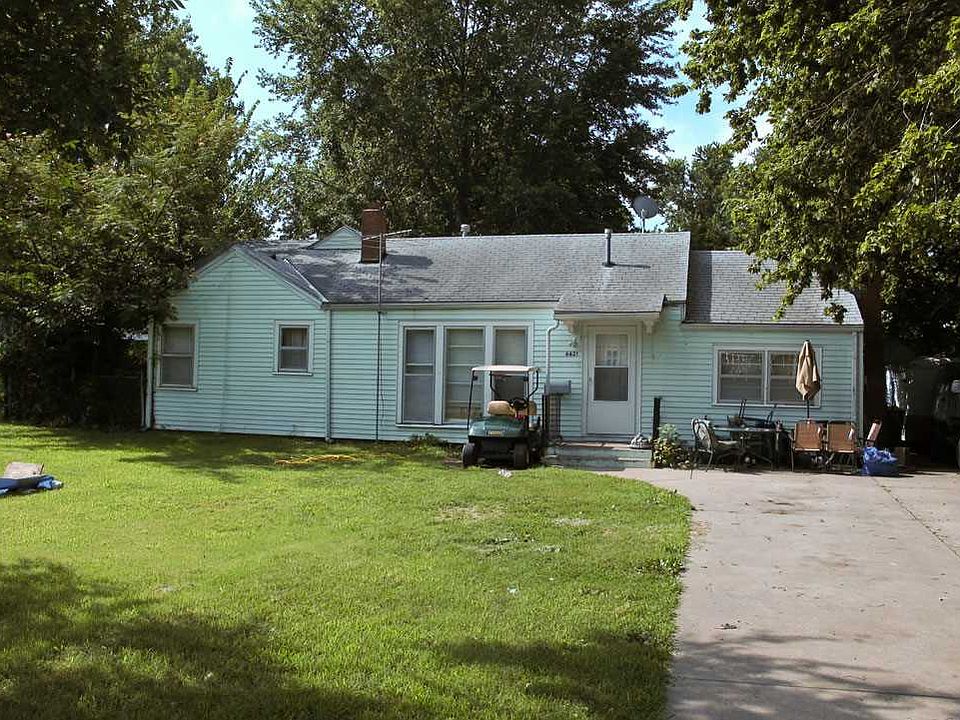 2nd image of 4421 E Bellaire Ave