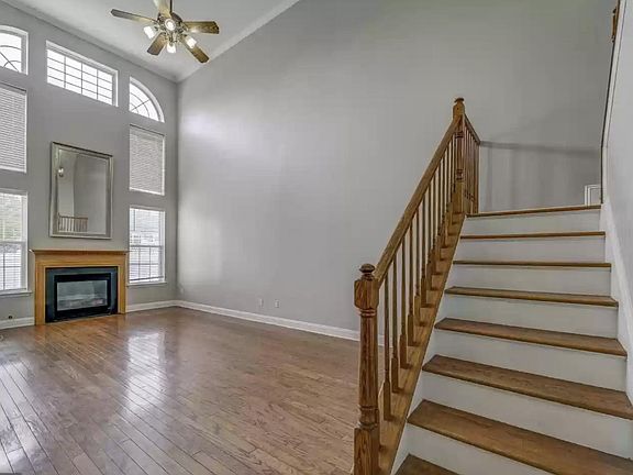4th image of 16 Stafford Dr