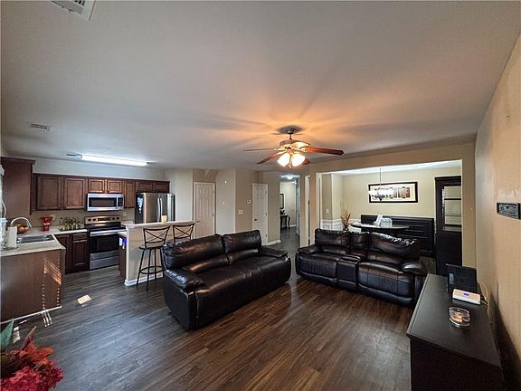 4th image of 2687 Pointcrest Way