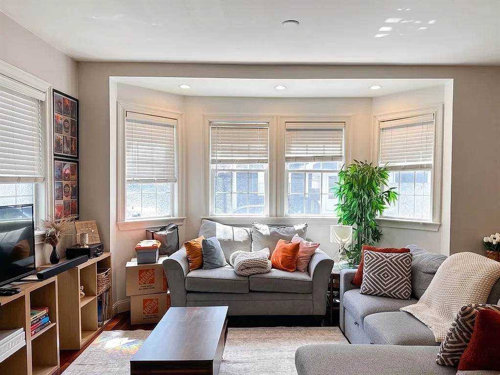 Building Photo - 65 Chestnut Ave #1