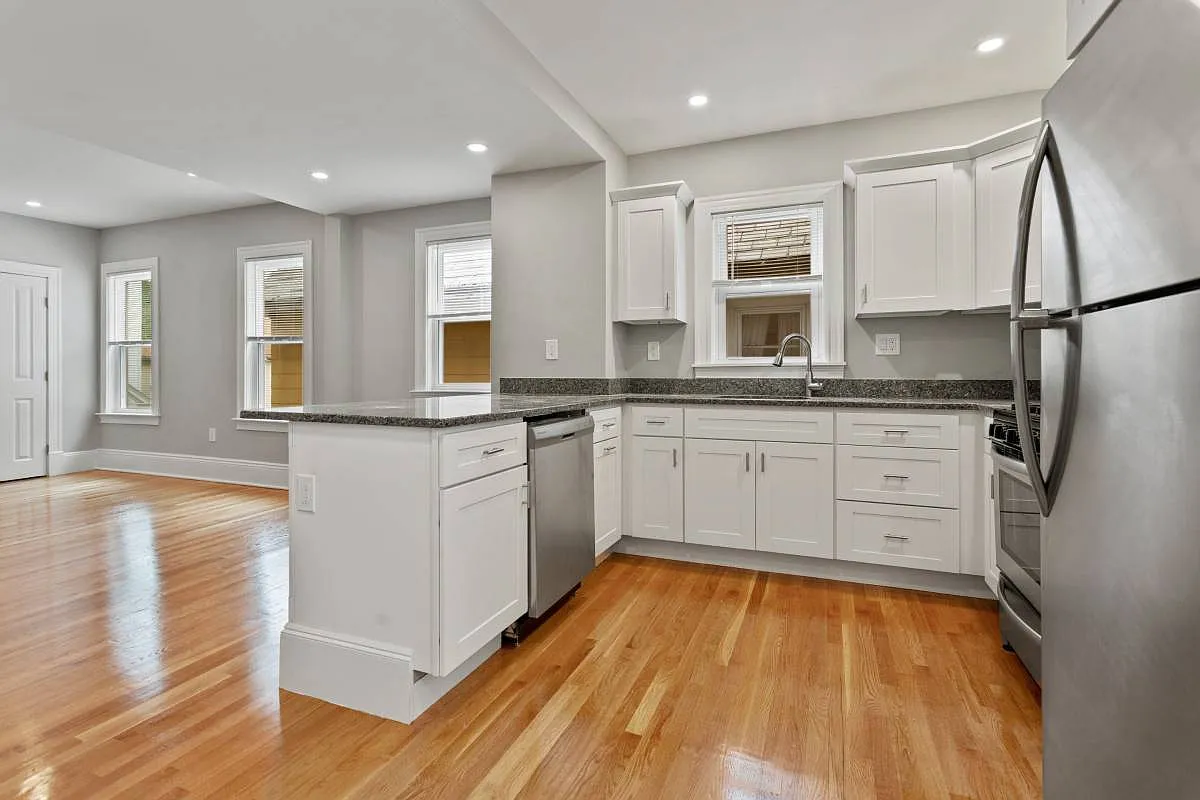 3 bed, 1300 sqft, $3,000 — Photo 4