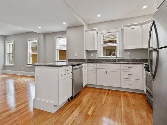 4th image of 16 Clifton St APT 2