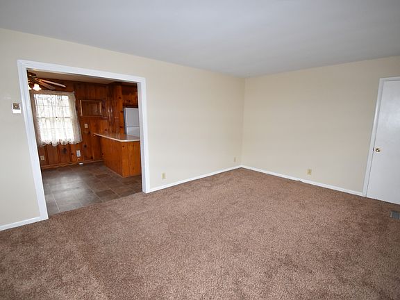 4th image of 512 Rosewood Dr