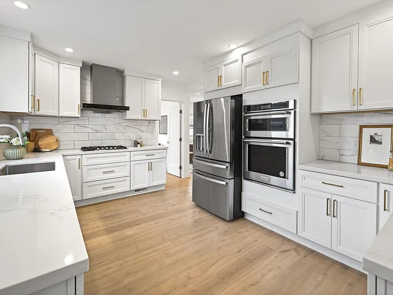 2103 Carmelita Ave — Photo 1