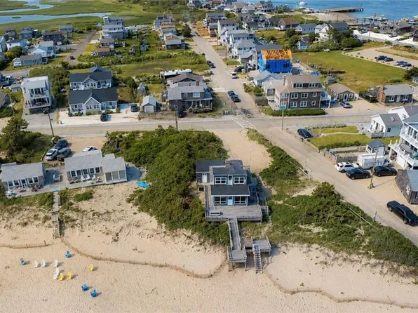 1127 Succotash Rd, Narragansett, RI 02879