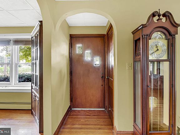 3rd image of 27 Centennial St