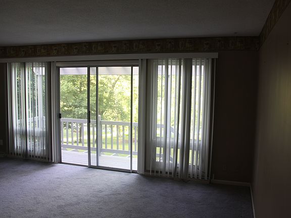 Living room view to lake