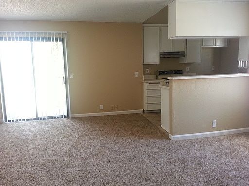 4th image of 4437 52nd St APT 6