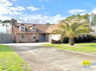 527 E Timberlake Dr, Mary Esther, FL 32569