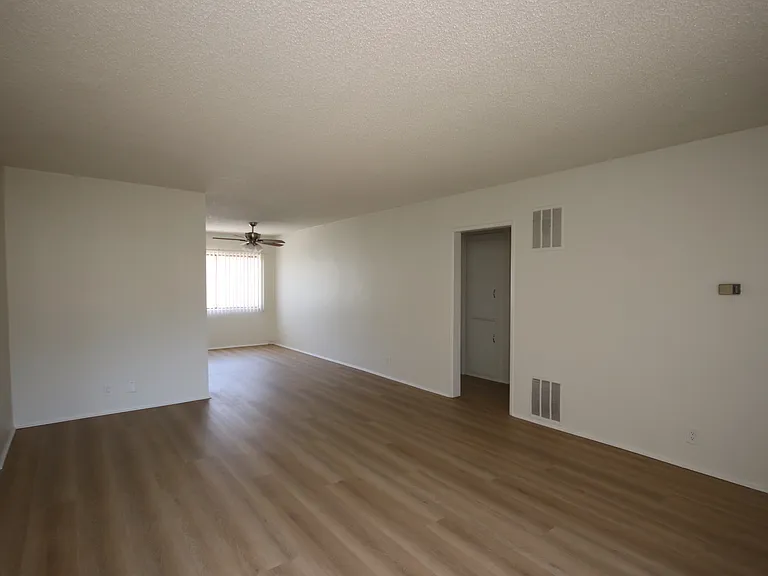 526 W Huntington Dr #J — Photo 6