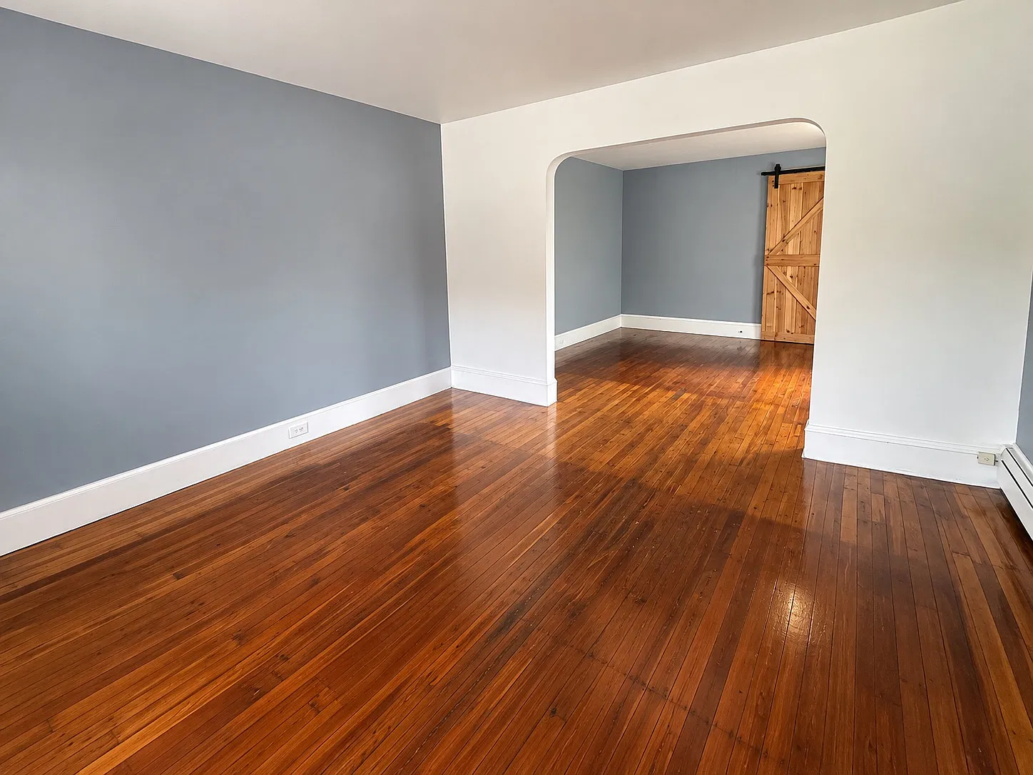 3 bed, $1,400 — Photo 2