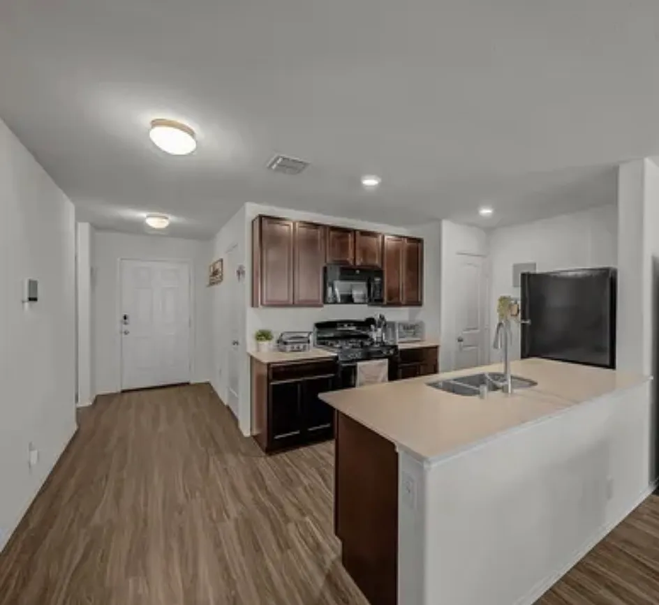 3 bed, 1590 sqft, $2,000 — Photo 3