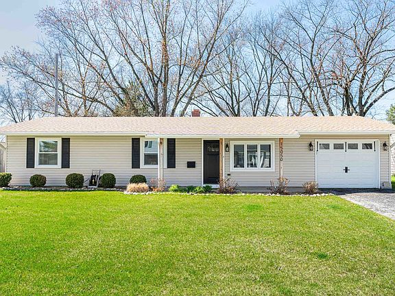 2nd image of 15050 Holiday Ct