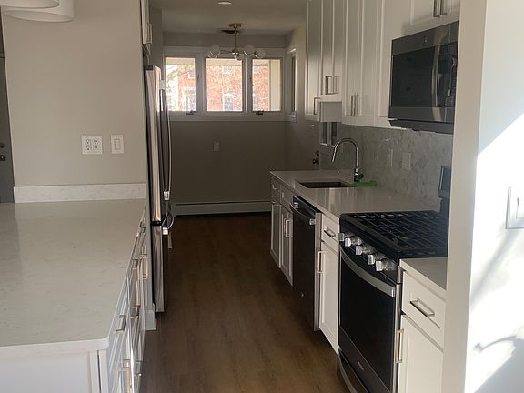 3rd image of 9916 Parkwood Dr