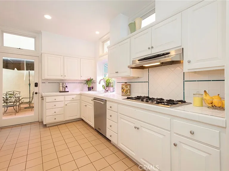 3546 Dixie Canyon Pl — Photo 10
