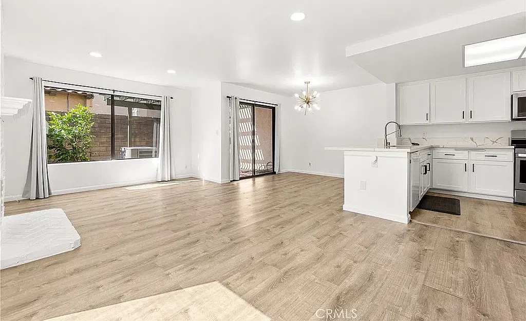 3 bed, 1398 sqft, $4,350 — Photo 2