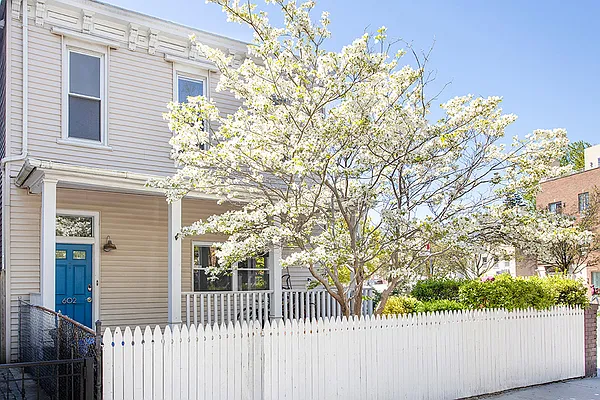 Sold by Corcoran | media 24