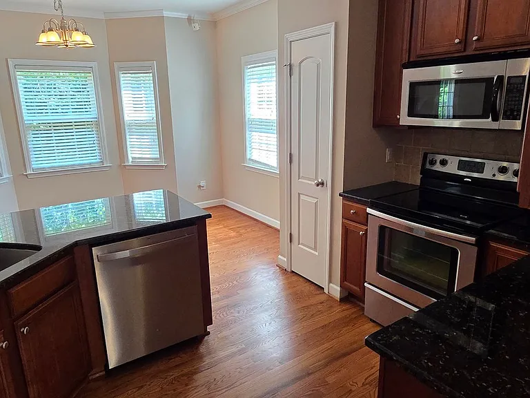 4049 Clinard Ave — Photo 8