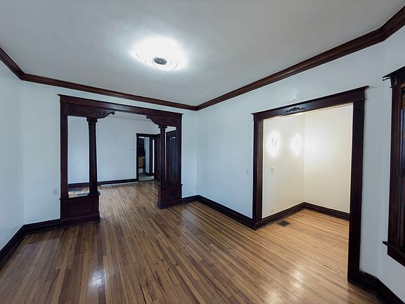 4th image of 3229 W 62nd St