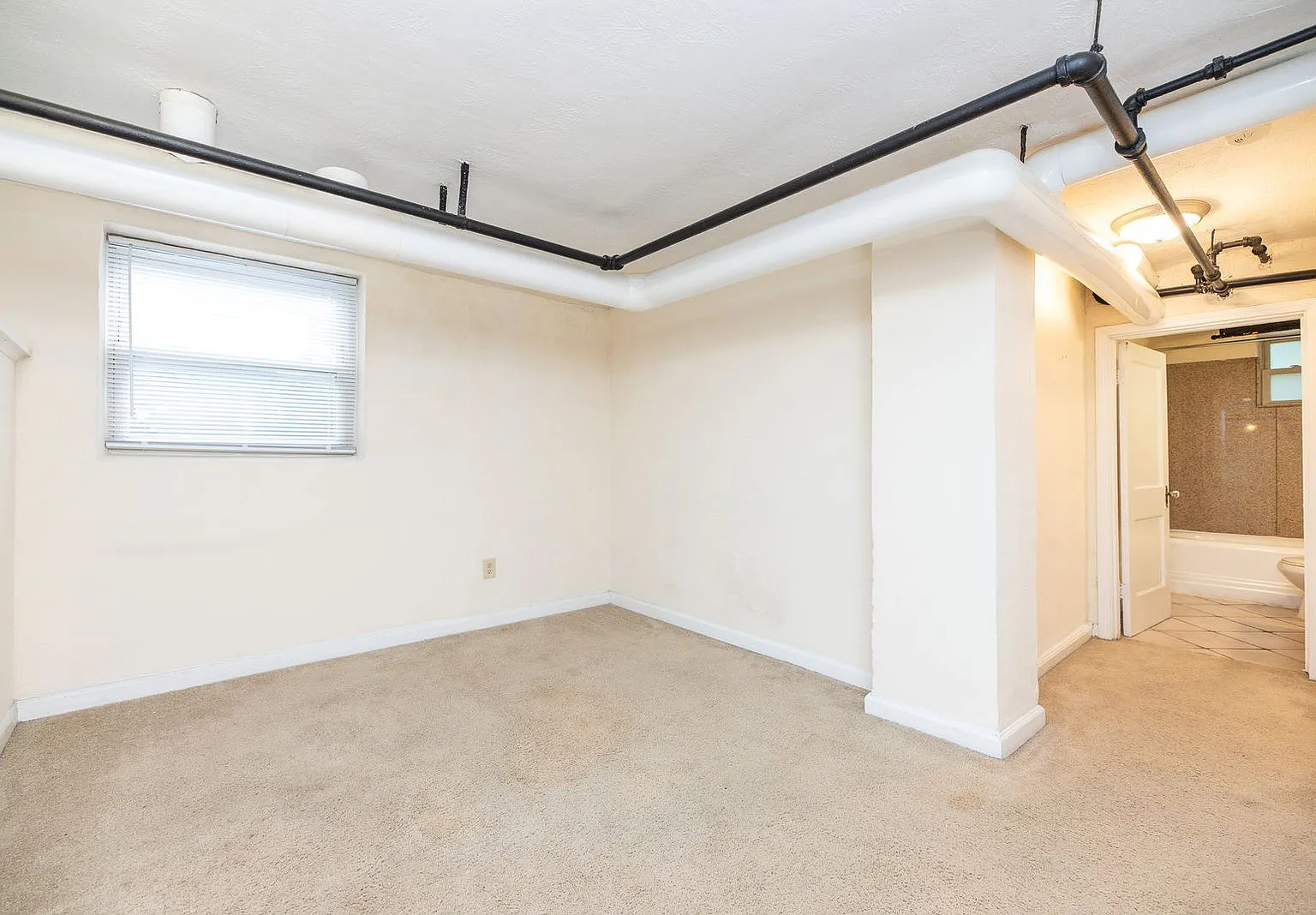 Studio, 1.0 bath, $850 — Photo 3