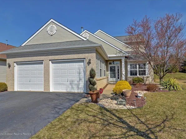 121 Valencia Dr, Monroe Township, NJ 08831