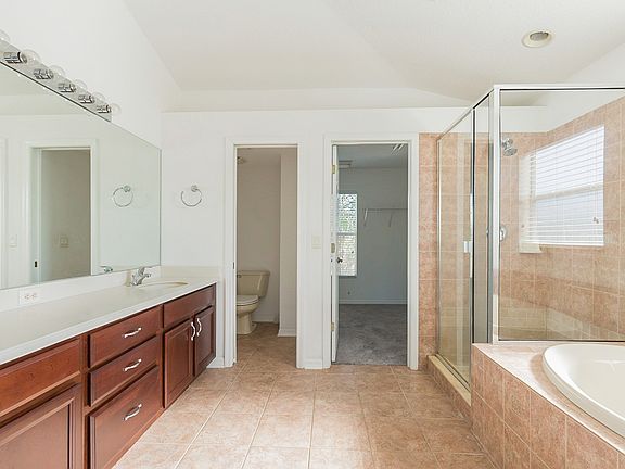 3rd image of 9901 Jasmine Brook Cir