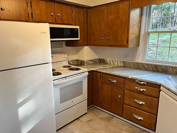 2nd image of 312 Pennsylvania Blvd #310