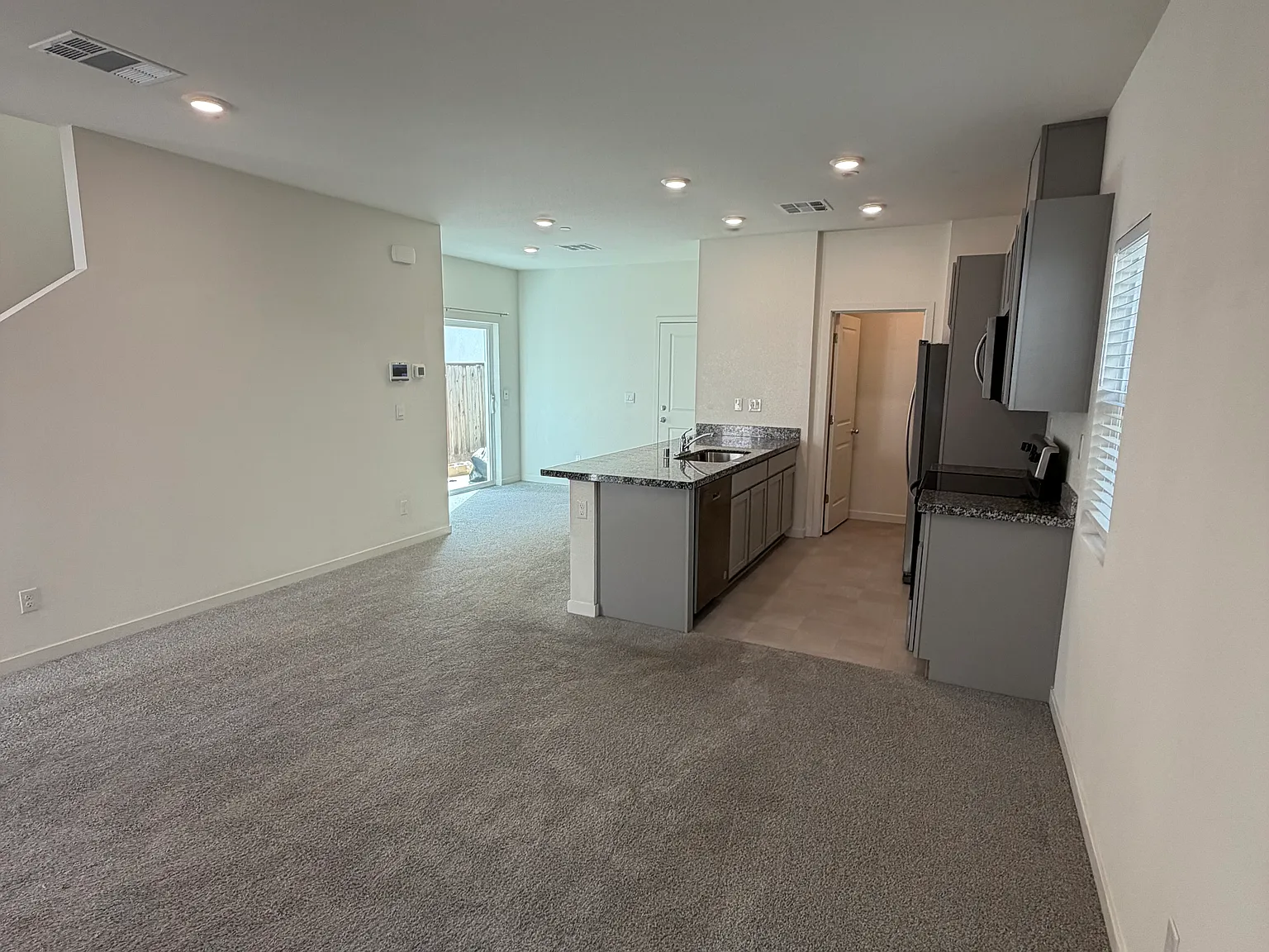 3 bed, 1296 sqft, $2,850 — Photo 3